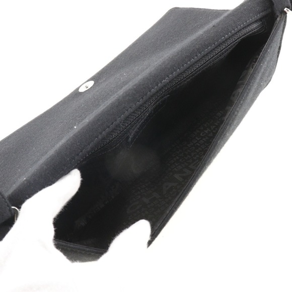 CHANEL Ice Cube Shoulder Bag in Cotton Black - Picture 5 of 10